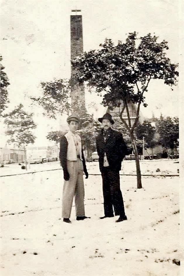 Nevada en Monterrey en 1949, al fondo la Iglesia de La purisima