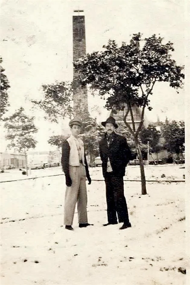 Nevada en Monterrey en 1949, al fondo la Iglesia de La purisima