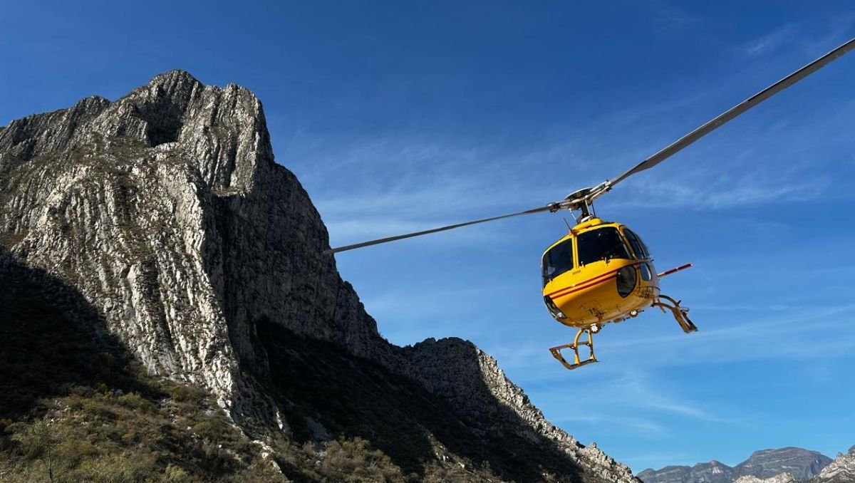 Senderista sufre caída en La Huasteca; lo rescatan en helicóptero