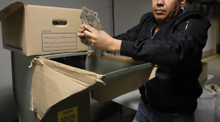 Más de 133 mil credenciales para votar han sido destruidas por el INE sin que los ciudadanos las reclamaran.