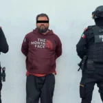 Un hombre fue arrestado luego de interrumpir una junta vecinal en Monterrey que involucraba a figuras locales.