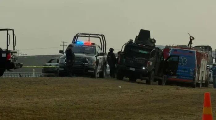Un vehículo encontrado en la autopista a Reynosa generó alarma al descubrir presuntos restos humanos en su interior.