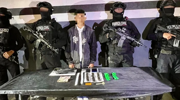 Un menor ha sido detenido en Nuevo León por su supuesta implicación en varios homicidios y posesión de narcóticos.