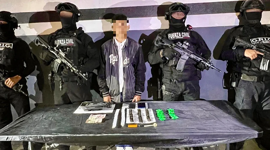 Un menor ha sido detenido en Nuevo León por su supuesta implicación en varios homicidios y posesión de narcóticos.