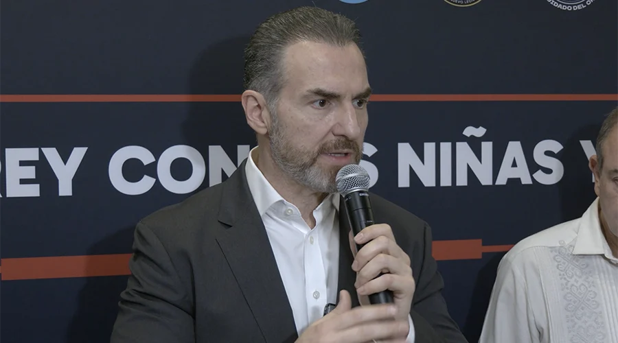 El político Adrián de la Garza denuncia amenazas y reafirma su compromiso con el Estado de Derecho en Monterrey.