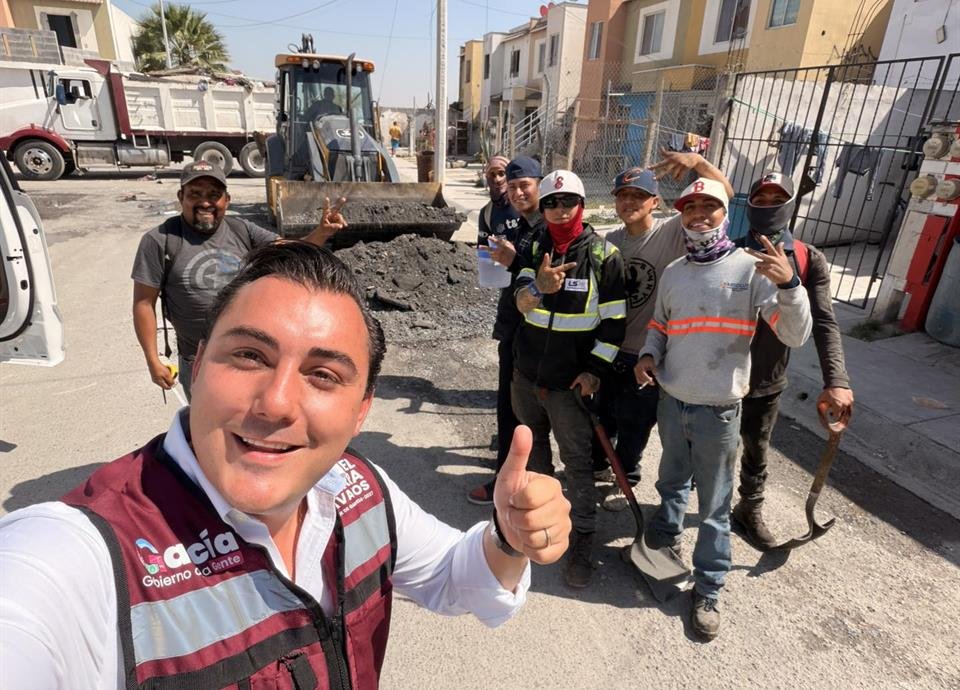 La colonia Portal del Parque recibe apoyo comunitario en la limpieza de sus calles y viviendas.