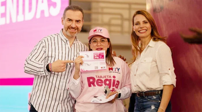 Descubre cómo la Tarjeta Regia Plus transforma la vida de mil 500 mujeres en Monterrey mediante apoyo económico y beneficios adicionales.