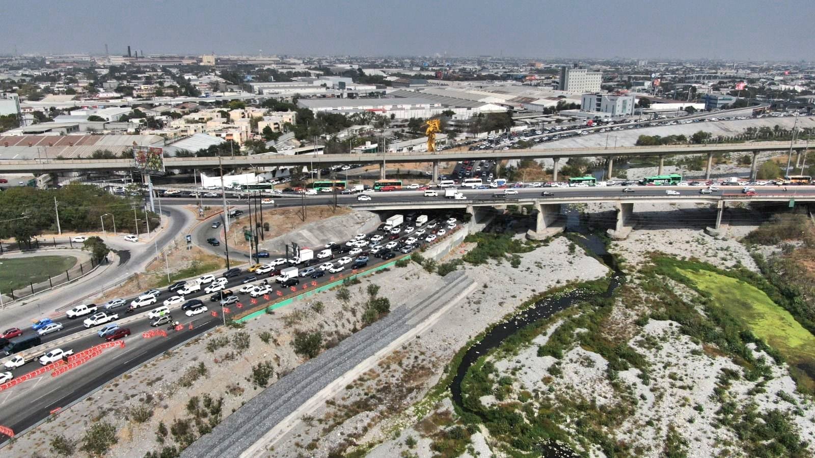 El cierre de los carriles exprés de Constitución provoca serios problemas viales durante el fin de semana. Más detalles aquí.