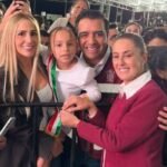 La jefa de gobierno, Claudia Sheinbaum, agradece a Adrián de la Garza por la donación de un terreno crucial para el hospital.