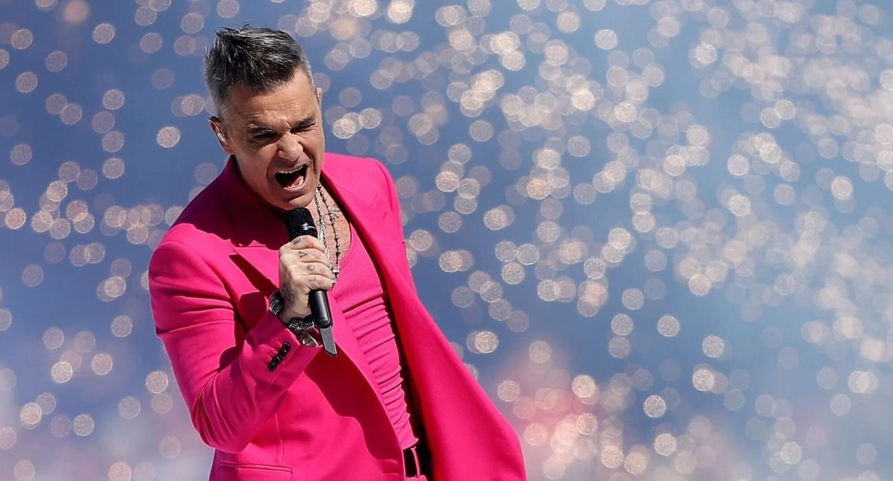 El aclamado cantante Robbie Williams regresa a México con su gira Britpop Tour, después de tres años de ausencia.