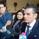 El secretario de Gobierno de Nuevo León, Mike Flores, rechaza la intervención de Morena en asuntos estatales. Descubre más aquí.