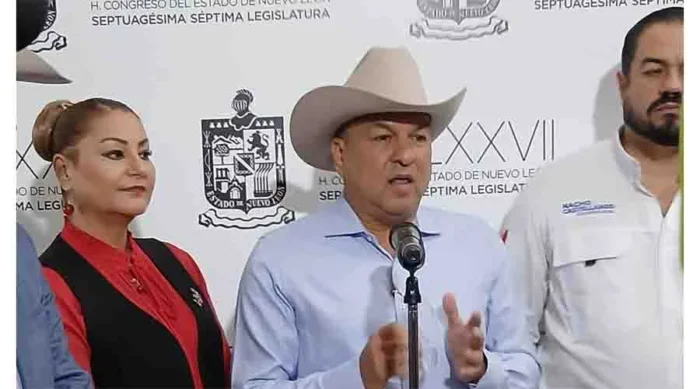 Los ganaderos de Nuevo León están alarmados por la aparición del gusano barrenador en Tamaulipas, un fenómeno preocupante.