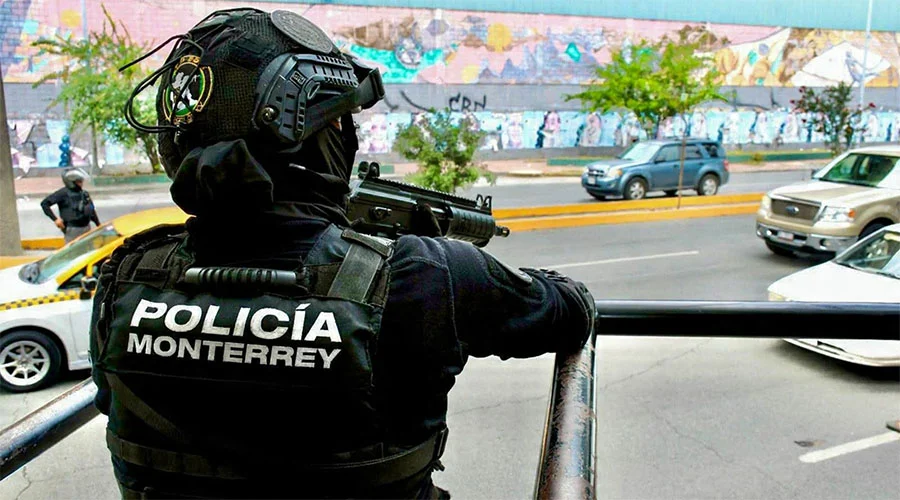 La Policía de Monterrey se une a operativos para prevenir delitos y garantizar la seguridad en la ciudad.