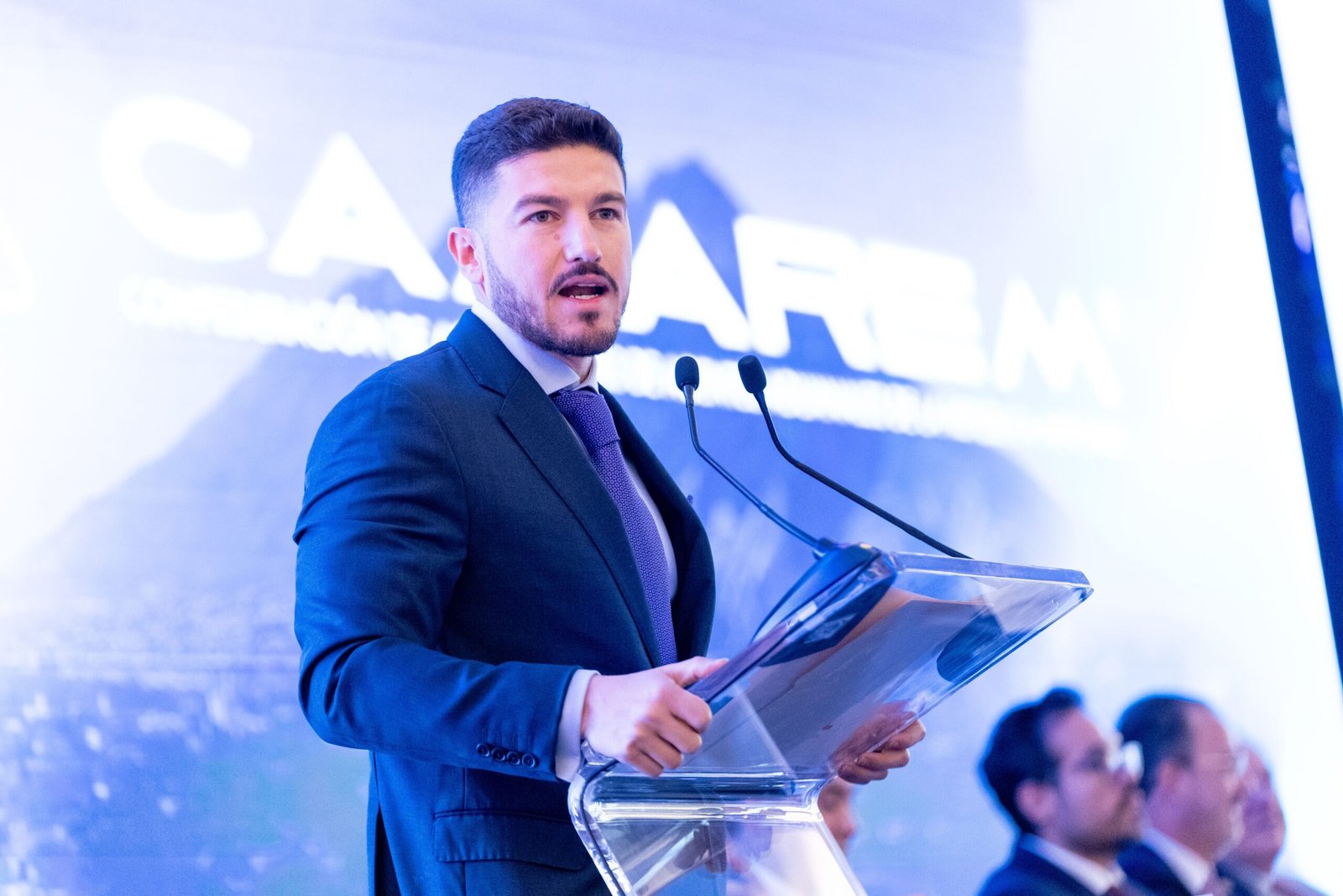 El gobernador Samuel García detalla cómo los proyectos estratégicos favorecen el comercio exterior en Nuevo León.