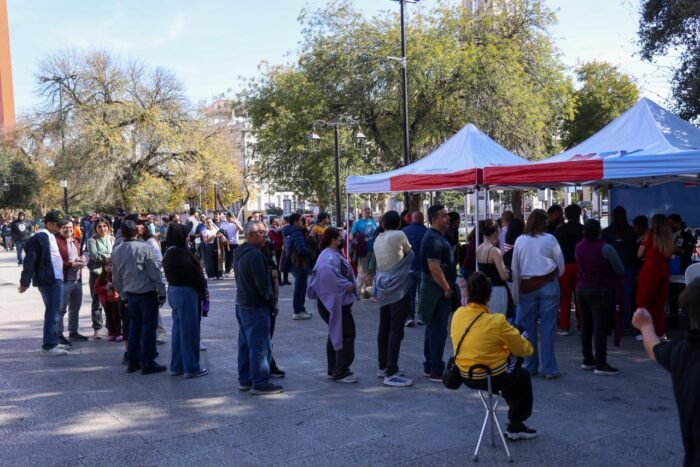 La campaña de vacunación 'Vacunaciones que Resuelven' ha alcanzado 7500 dosis aplicadas, evidenciando un esfuerzo por mejorar la salud pública en Monterrey.