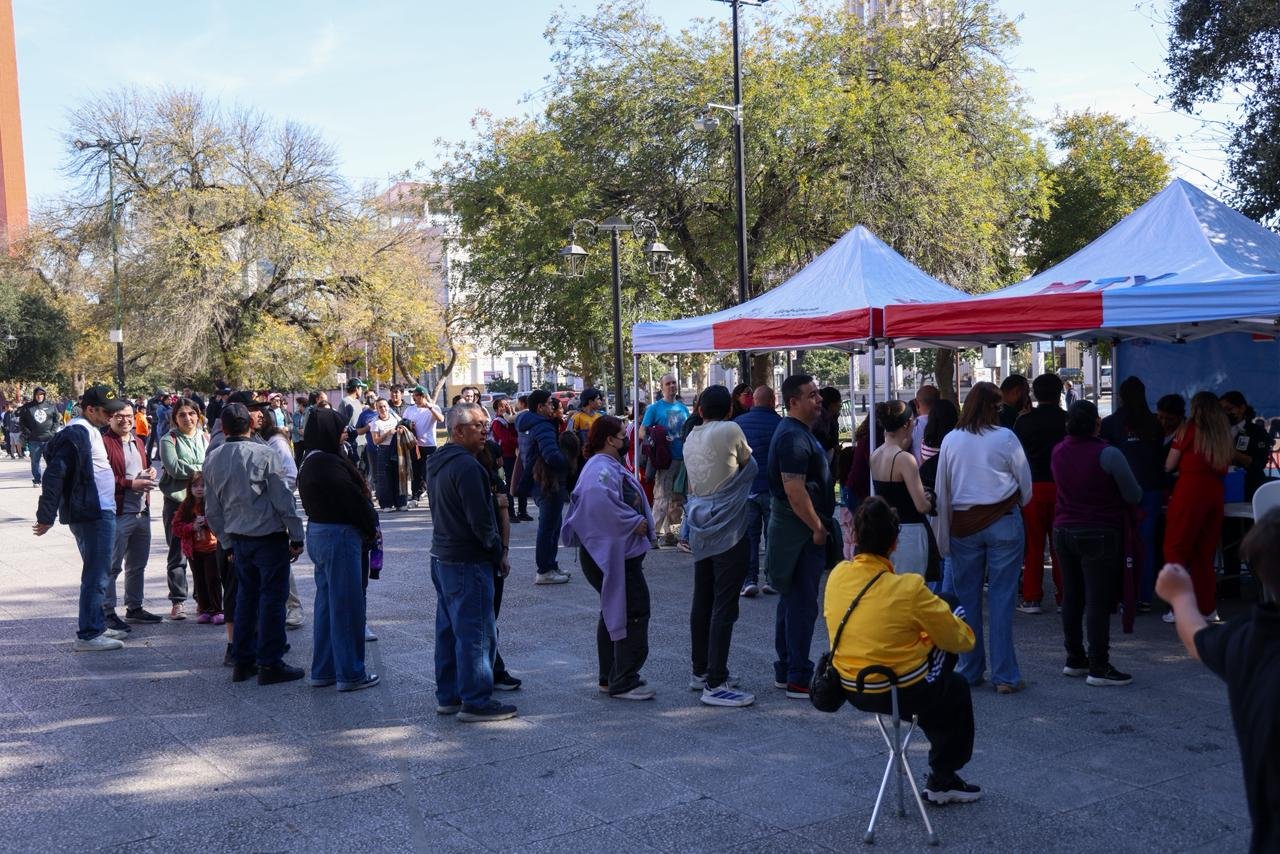 La campaña de vacunación 'Vacunaciones que Resuelven' ha alcanzado 7500 dosis aplicadas, evidenciando un esfuerzo por mejorar la salud pública en Monterrey.