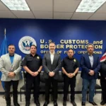 El alcalde de Monterrey, Adrián de la Garza, investiga el comercio internacional en el Puerto de Laredo, Texas.