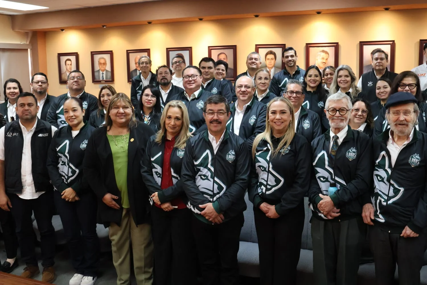 El rector Dámaso Anaya Alvarado promueve innovación y talento en la FADU de la Universidad Autónoma de Tamaulipas.