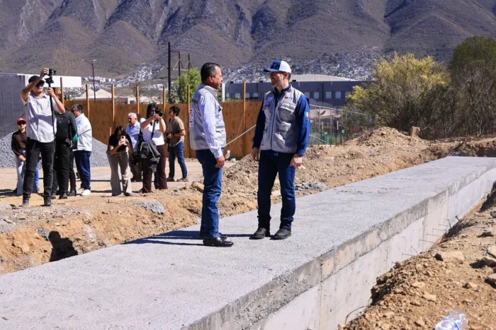 Avanza la construcción del circuito vial Huajuco en Monterrey, liderada por Adrián de la Garza, con un progreso del 73%.