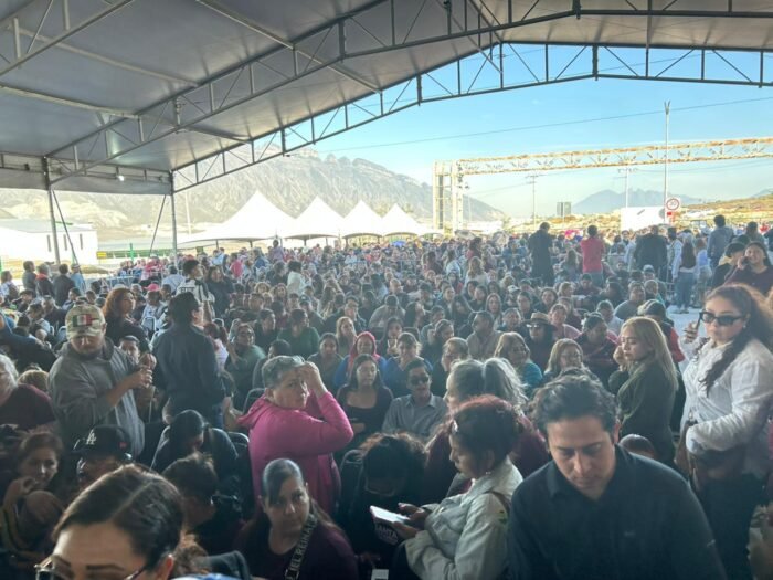 El evento de Sheinbaum, que atrajo a numerosas autoridades y líderes políticos, enfoca su atención en las obras del hospital.