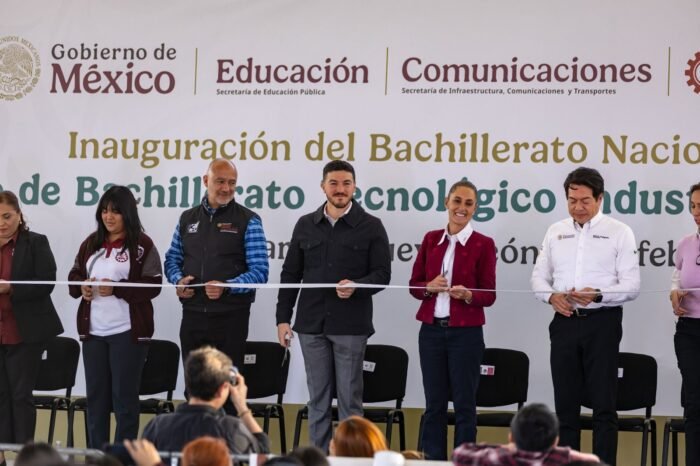 La presidenta Sheinbaum, junto a Samuel García, destaca la creación de nuevas preparatorias en Nuevo León para combatir la deserción.