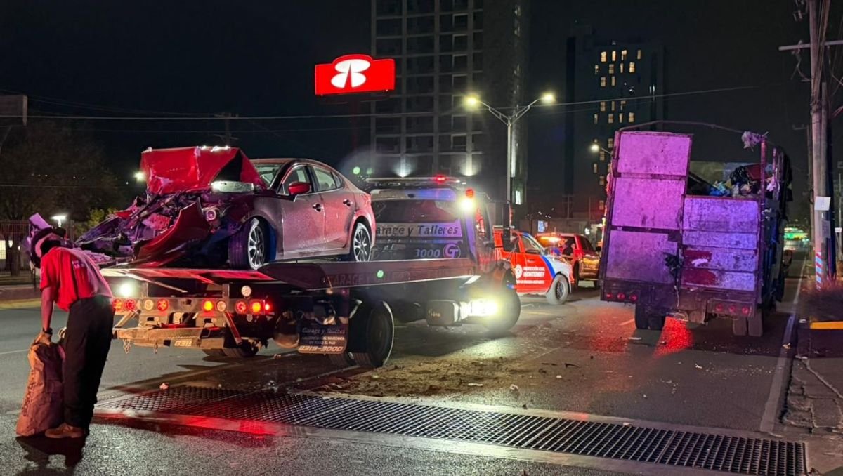 Dos choques en Garza Sada provocan heridas y cortes de luz en diversas colonias de Monterrey en menos de cuatro horas.