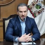 El alcalde Adrián de la Garza responde al gobernador Samuel García sobre el paquete fiscal para 2026 en Monterrey.