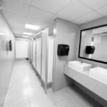 Las autoridades buscan establecer normas para el uso de baños públicos en instituciones del Estado de Nuevo León.