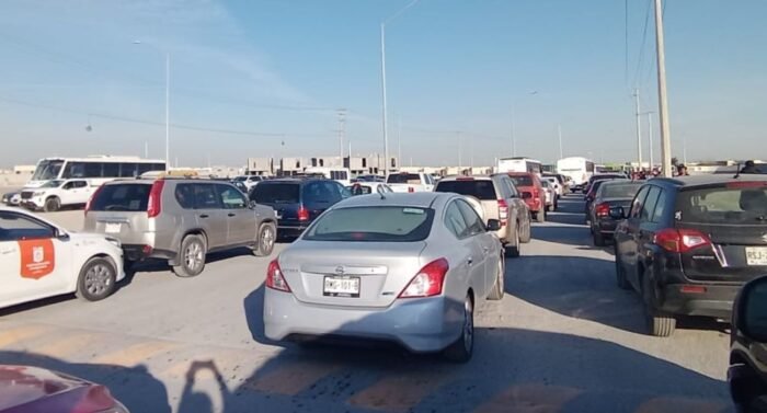 La mandataria Claudia Sheinbaum vive un evento concurrido en Nuevo León, atrayendo a miles de asistentes y atención mediática.