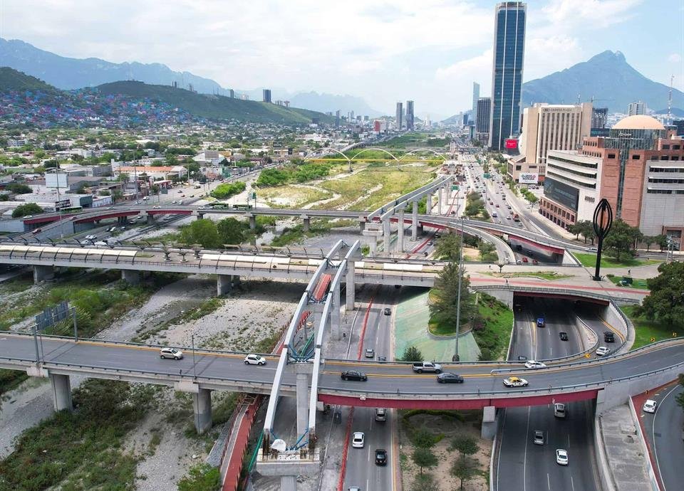 Cerrarán carriles exprés en Constitución para el montaje de trabes de la nueva Línea 4 del Metro.