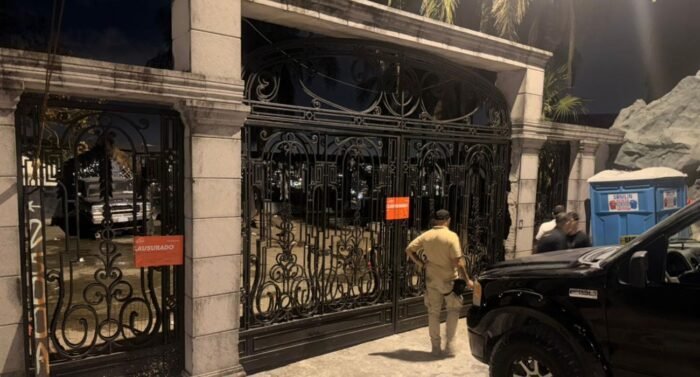 La fiesta clandestina en Guadalupe fue cerrada por la policía tras denuncias vecinales, involucrando a jóvenes sin permisos.