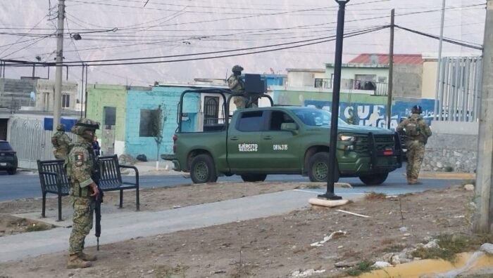 Operativo en Santa Catarina revela un punto de venta de droga en la colonia Lomas de Santa Catarina, con importantes decomisos.