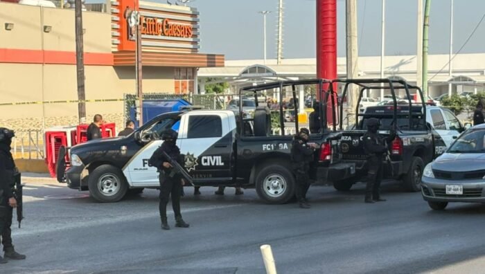 Un hombre fue asesinado en plena vía pública en Monterrey mientras era perseguido por hombres en motocicleta.