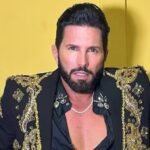 Poncho de Nigris conmueve a sus seguidores durante un podcast al hablar de su evento de boxeo que lo afectó emocionalmente.