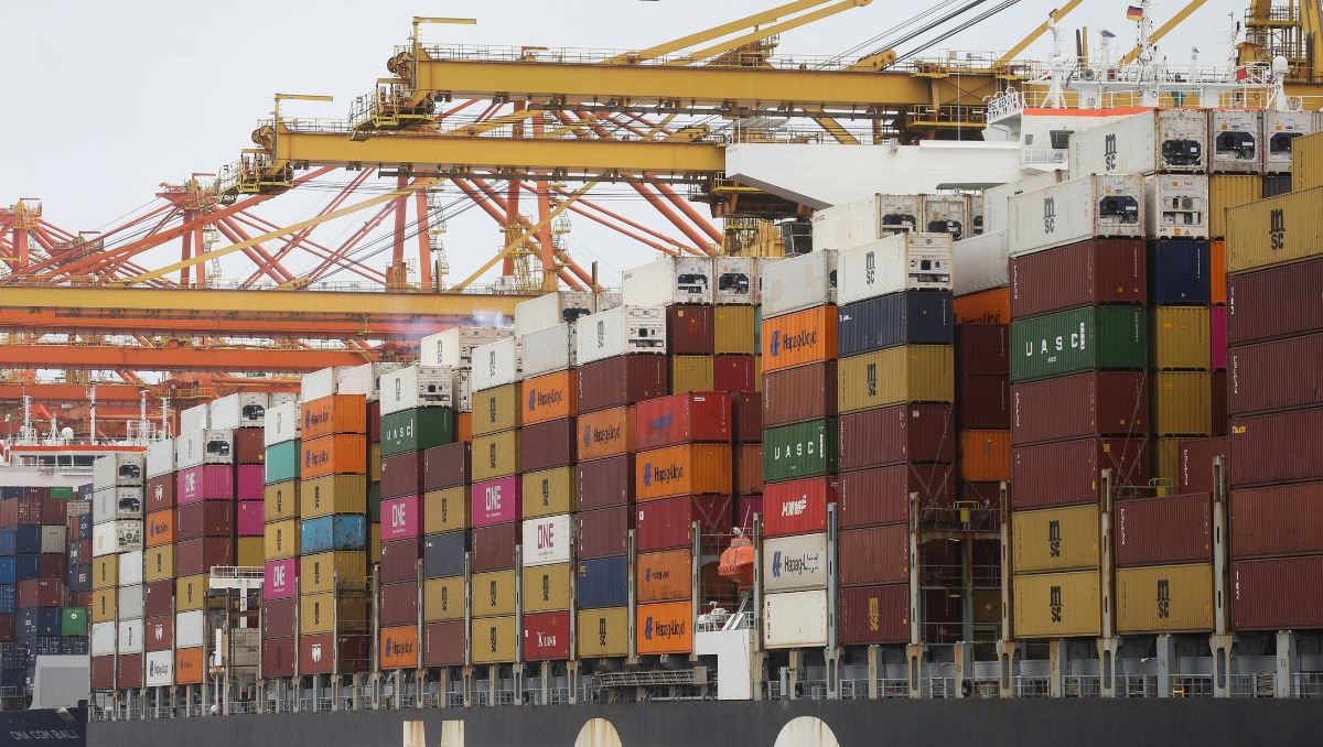 Expertos analizan cómo las tensiones geopolíticas entre países influyen en el comercio internacional de México y Canadá.