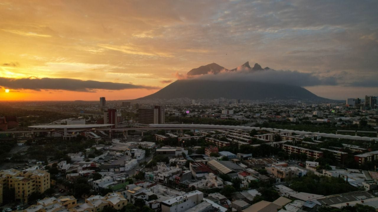 Disfruta de un cálido mardi en Monterrey, perfecto para disfrutar de la música al aire libre con una máxima de 27 grados.