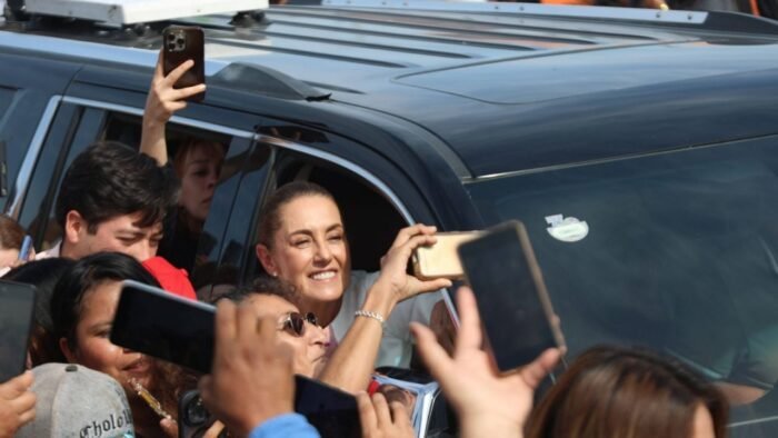 Claudia Sheinbaum destaca la importancia de la vivienda y la educación en su visita a Nuevo León.
