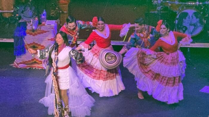 La talentosa Lila Downs brindó un emotivo espectáculo que celebró la rica identidad cultural de México en Monterrey.