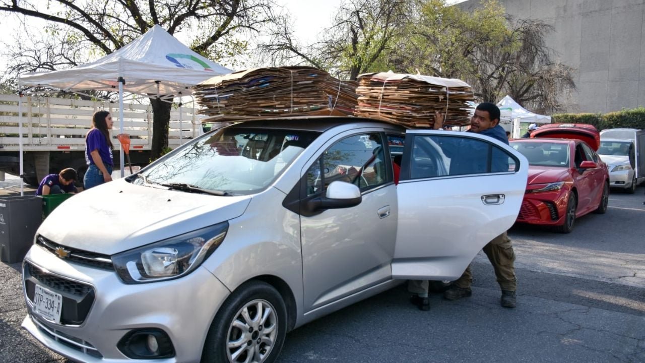 Más de 15 toneladas de residuos fueron recolectados en el drive thru de reciclaje de San Pedro, impulsando la sostenibilidad.