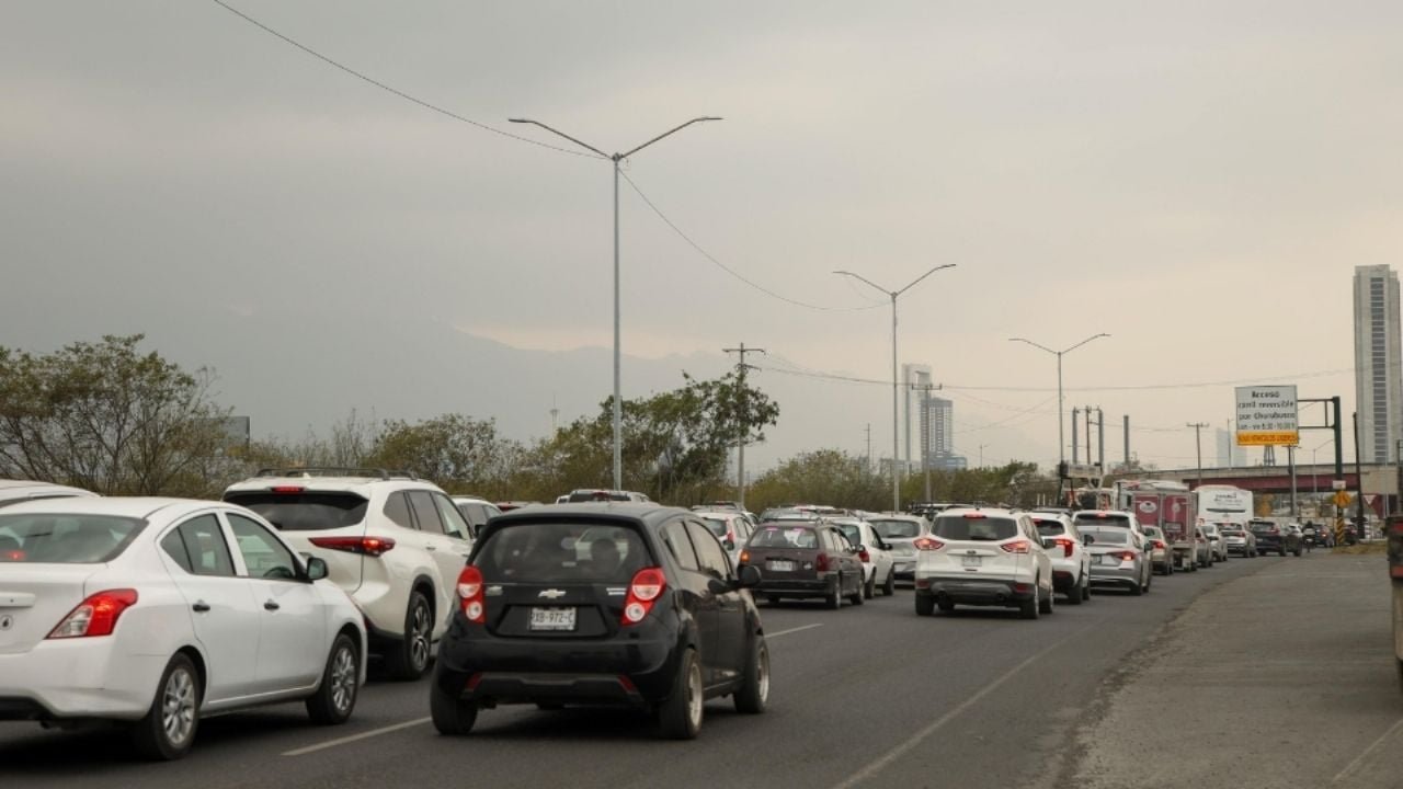 Las obras en la Línea 4 del Metro afectan gravemente la movilidad en Constitución, causando congestionamiento vehicular significativo.