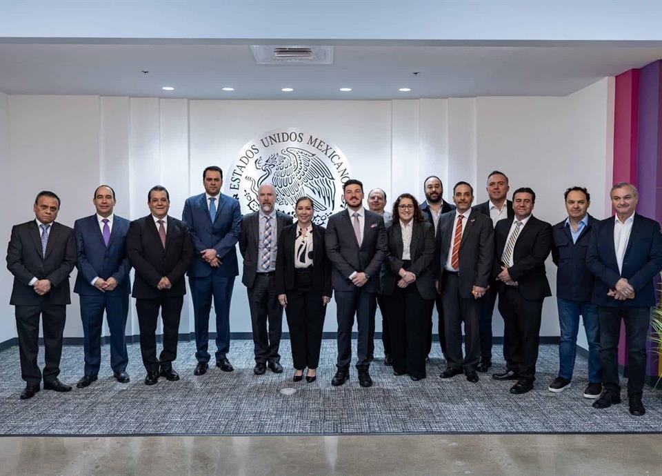 Samuel García destaca las oportunidades de inversión en Nuevo León en su reciente encuentro con empresarios en Houston.