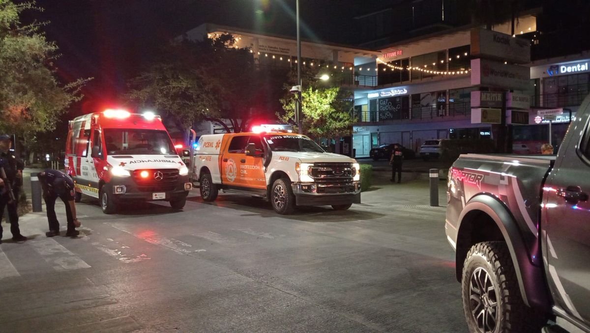 Un choque múltiple en San Pedro ha dejado a dos jóvenes heridos en la colonia del Valle. Conoce todos los detalles.