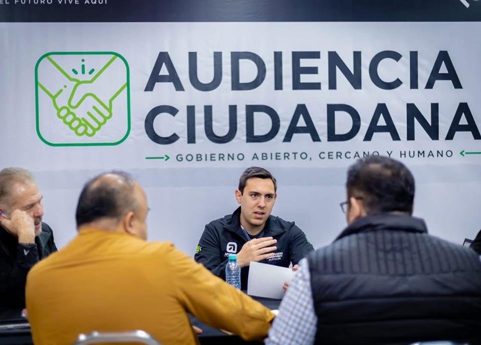 El alcalde César Garza Arredondo se reúne con ciudadanos para atender sus inquietudes en Apodaca.
