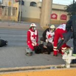 Un accidente en la avenida Aztlán dejó a un motociclista herido, movilizando a servicios de emergencia en Monterrey.