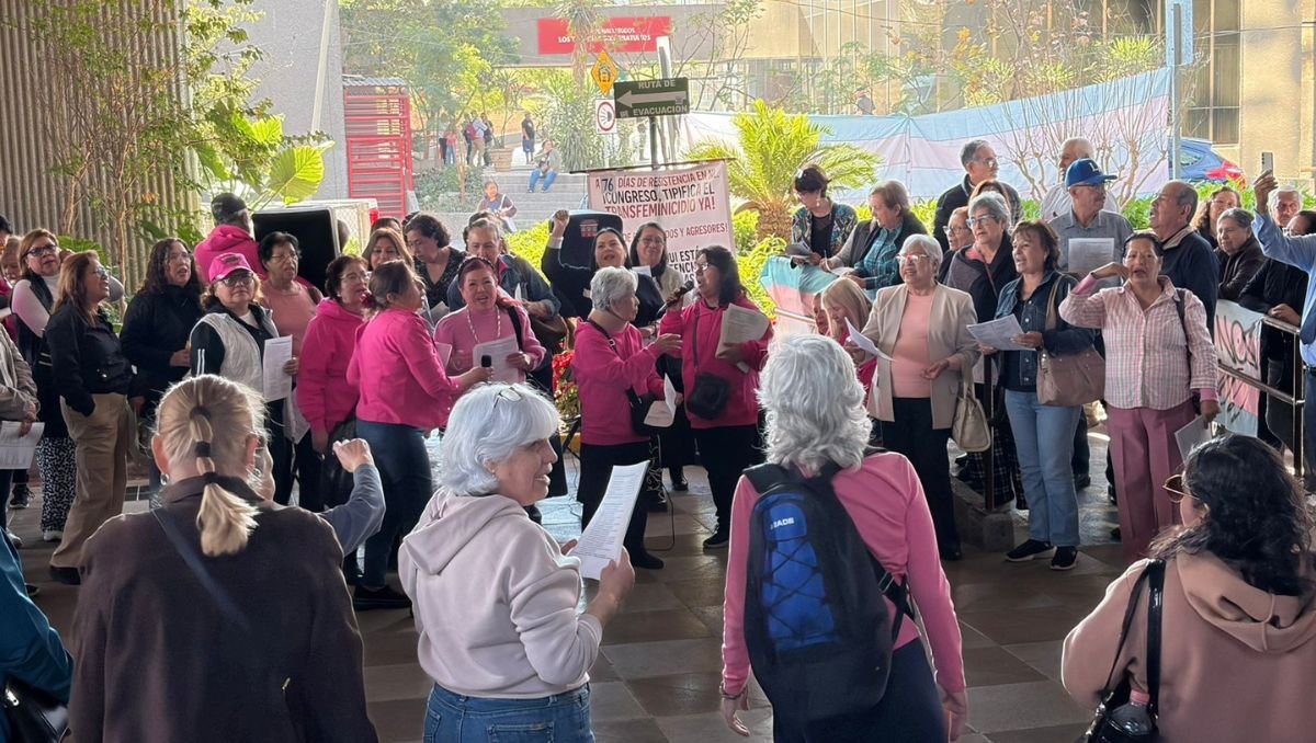 Maestros jubilados de la Sección 50 solicitan al Congreso local un soporte financiero que asegure su bienestar futuro.