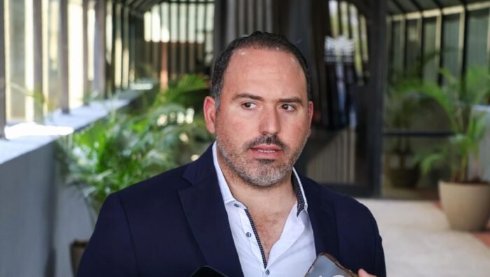 El coordinador de Morena, Mario Soto, rechaza la deuda propuesta por Samuel García para finalizar líneas del Metro en Monterrey.