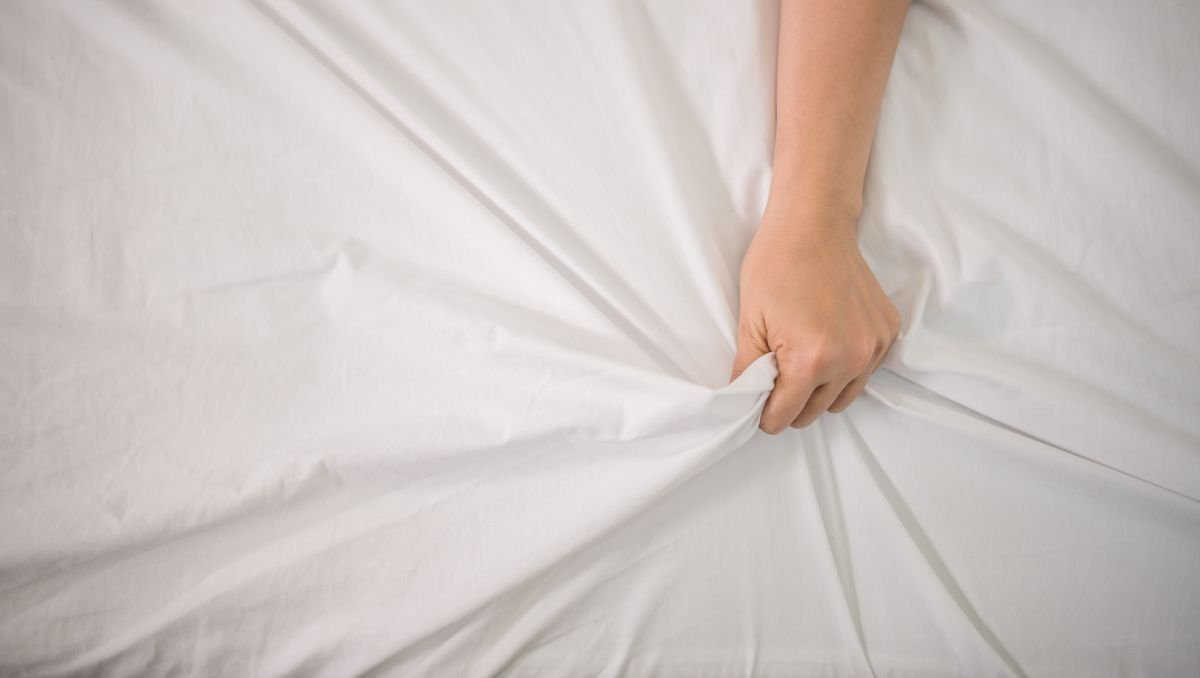 Un estudio revela que la masturbación puede aliviar síntomas de la menopausia, mejorando el bienestar emocional y físico.