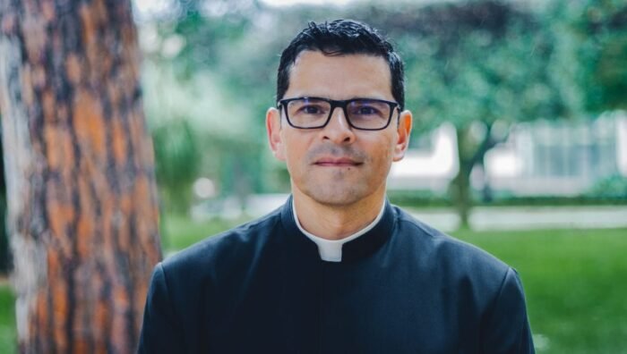 Carlos Alberto Gutiérrez López, cura de Sonora, es elegido nuevo director general de los Legionarios de Cristo, marcando una nueva etapa.