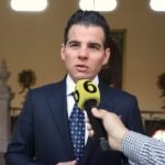 El secretario de Gobierno, Miguel Flores, rechaza la comparación de Nuevo León con otras entidades y defiende su posición ante Morena.