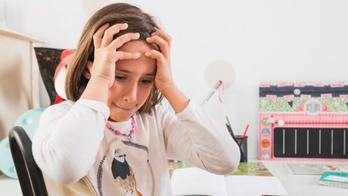 Descubre las claves para reconocer la ansiedad en niños y la importancia de atender sus señales.